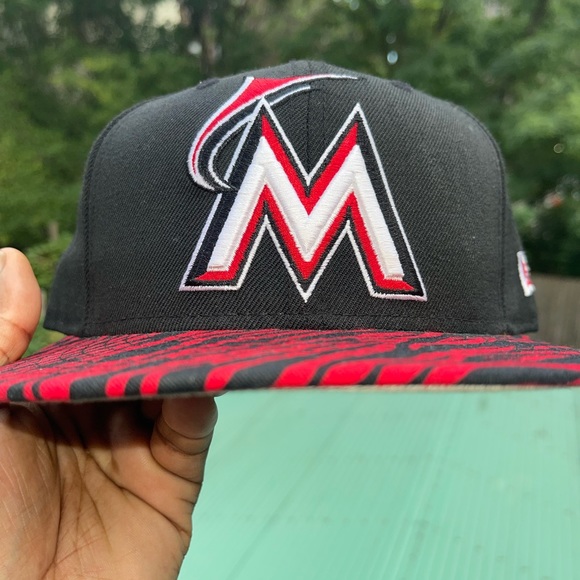 Miami Marlins “New Era” Cap - Picture 2 of 7